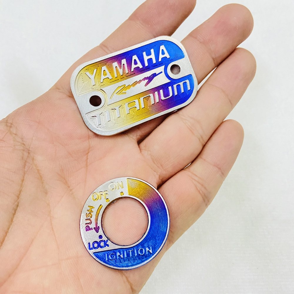 Combo tem titan dán ổ khóa kèm ốp nắp dầu titan xe sirius 110 rc