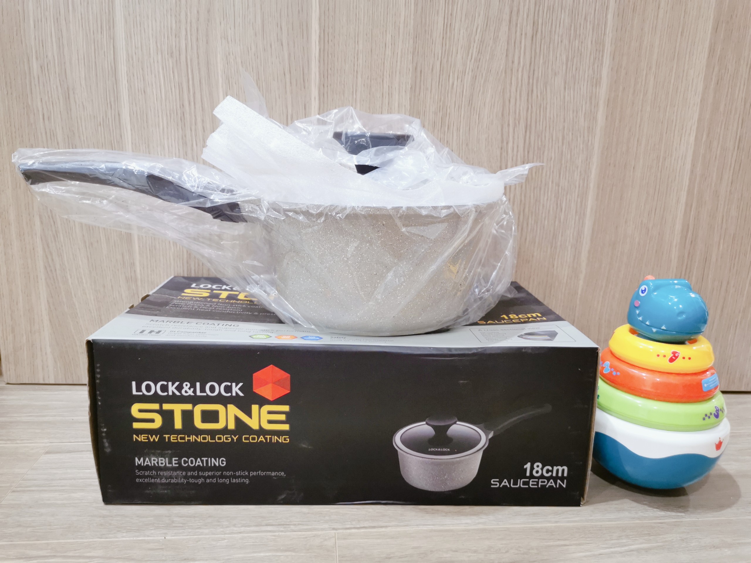 QUÁNH LOCK ĐÁ STONE 7 LỚP Lock&Lock LCA6181D (18cm )
