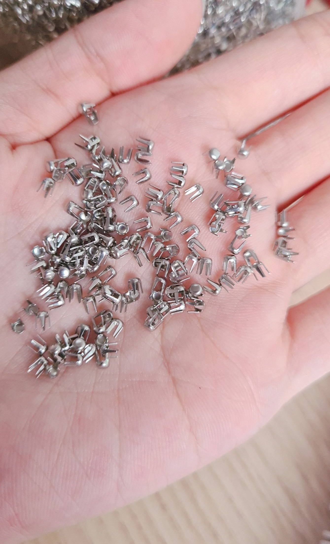50gr Hạt đinh để đóng hạt trai không lỗ