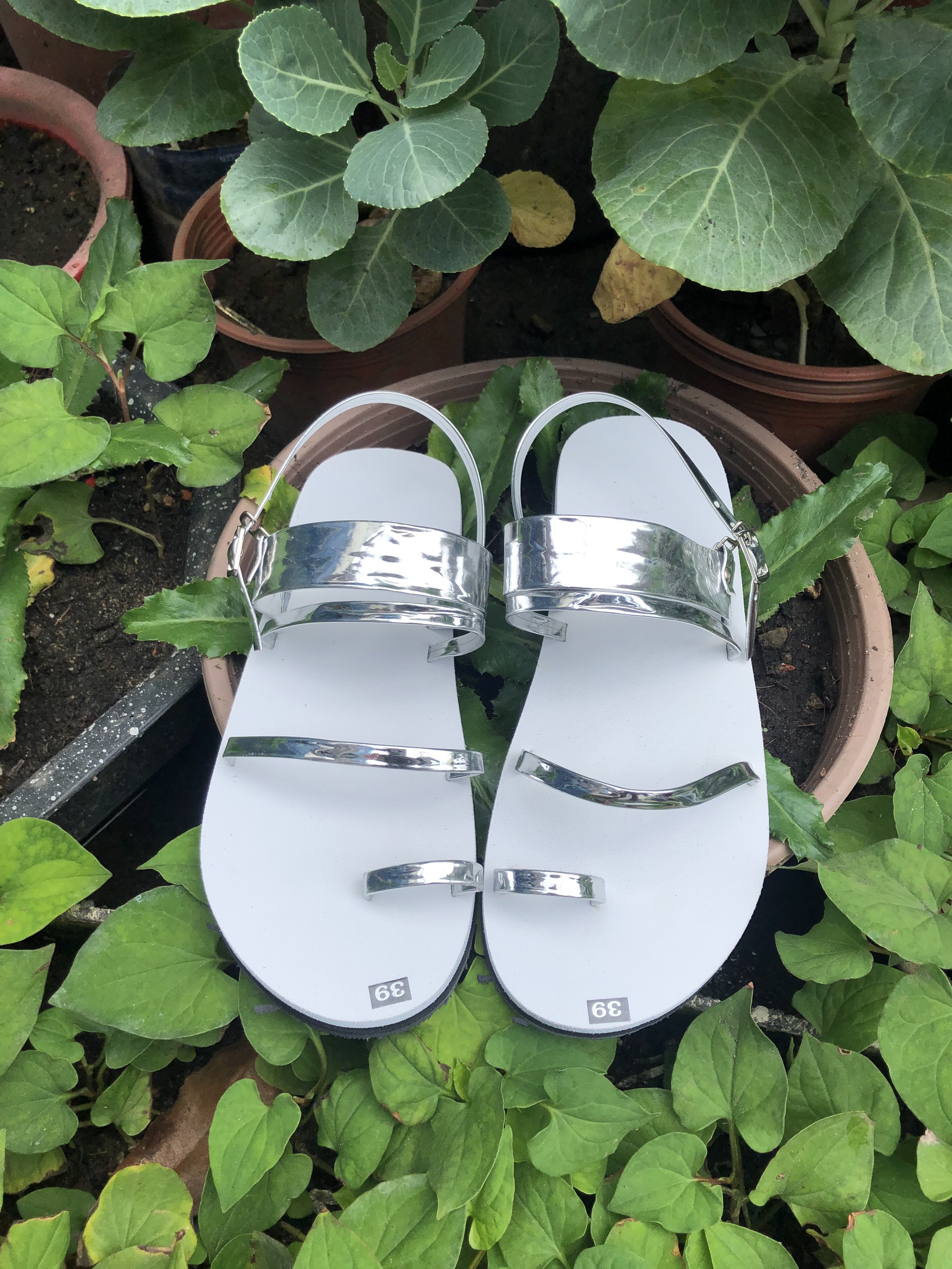 Dép sandal thời trang màu bóng bạc