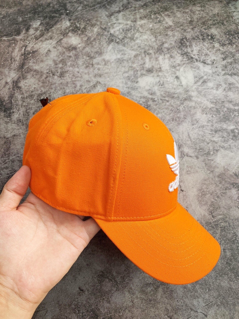 Mũ adidas Cam lá trắng