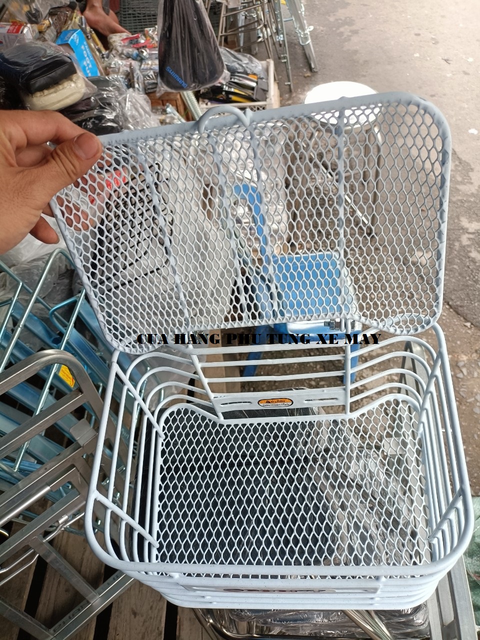 Rổ trước xe Scoopy có nắp đậy