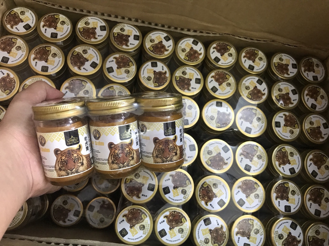 Dầu cù là xoa bóp hãng rotchana (rắn, hổ, bọ cạp, rết, cá sấu, hưu) Thái lan