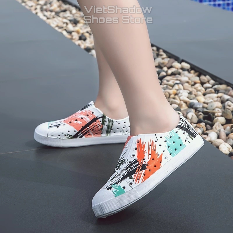 Giày nhựa wnc NATIVE trẻ em in họa tiết - Chất liệu nhựa EVA mềm, siêu nhẹ, không thấm nước, in họa tiết sinh động đáng yêu