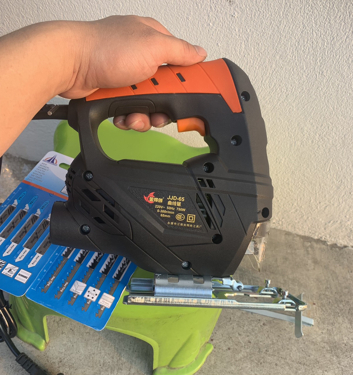 MAY CƯA LỌNG CẦM TAY 710W