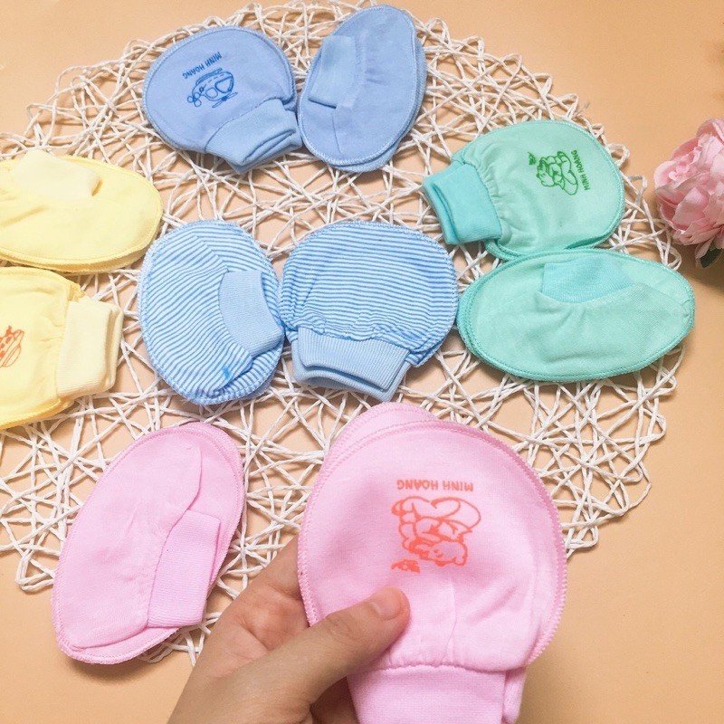 Bao tay chân sơ sinh Minh Hoàng (1 set bao gồm 1 bộ bao tay và 1 bộ bao chân)