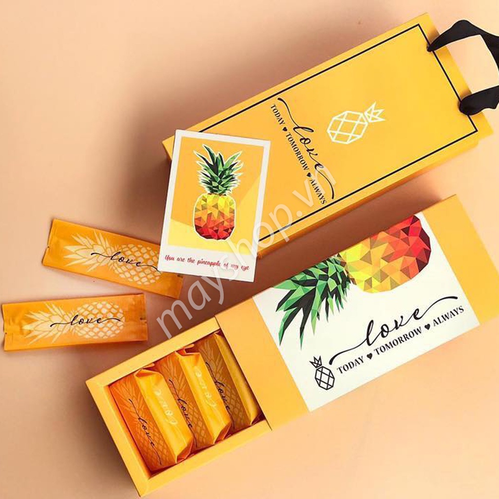 Hộp bánh dứa màu vàng