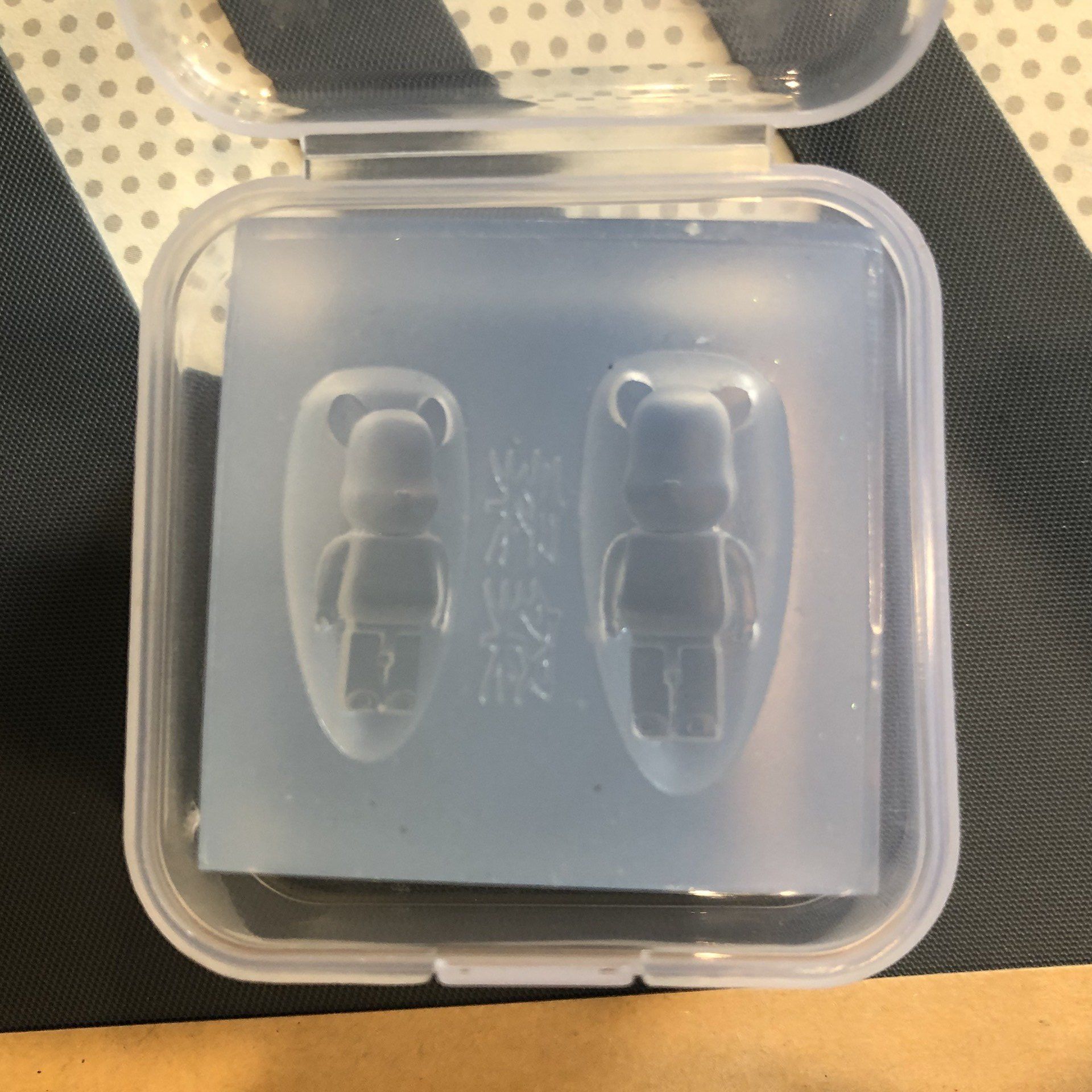 Khuôn silicon nail gấu bearbrick