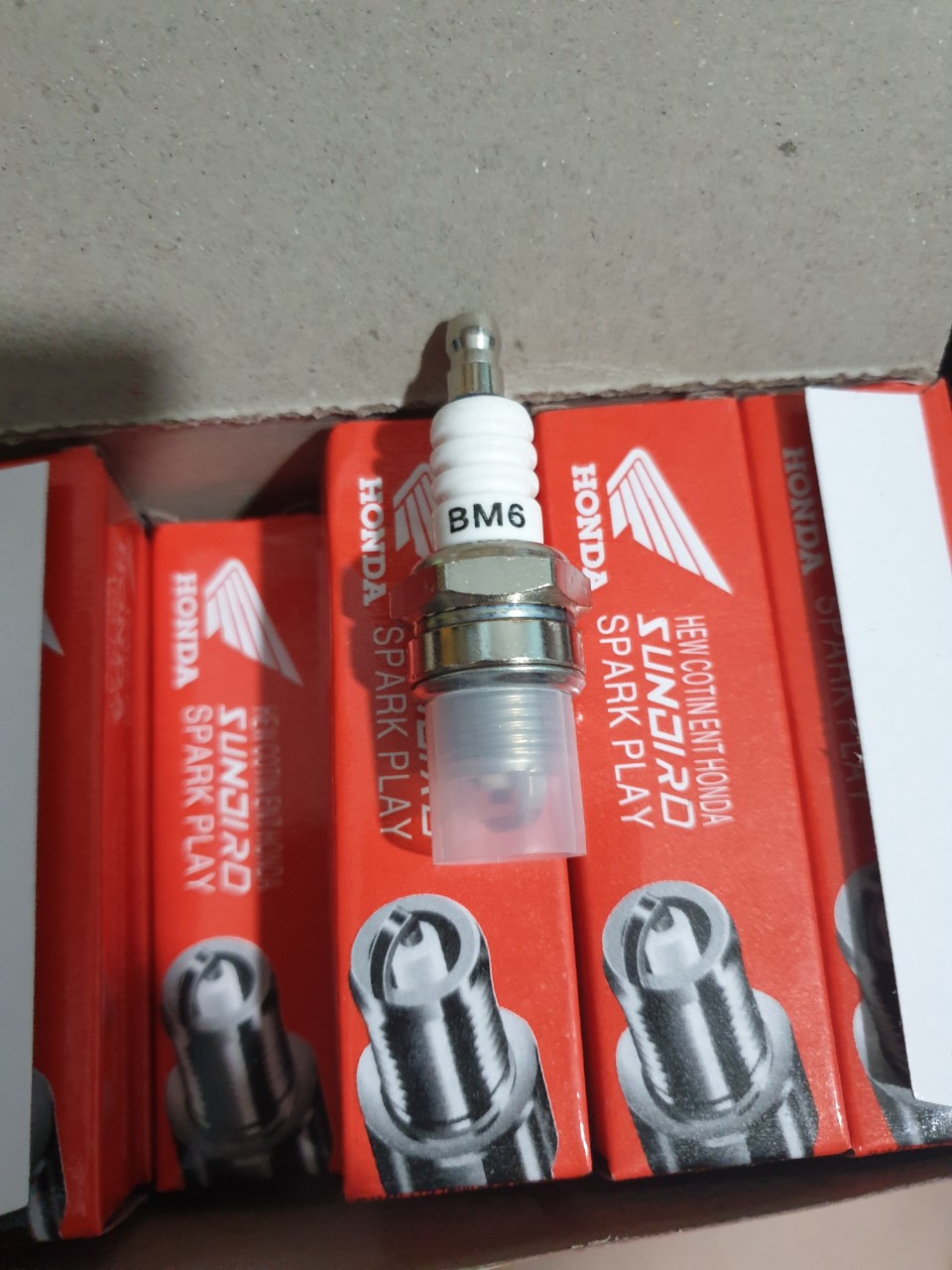 [HCM]Bugi máy cắt cỏ 2 thì ( đỏ)