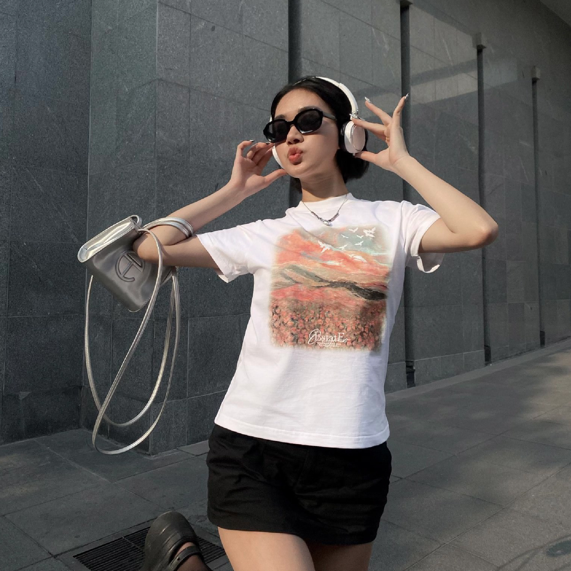Áo thun nữ Oh Wonder Studio Estate Sunset