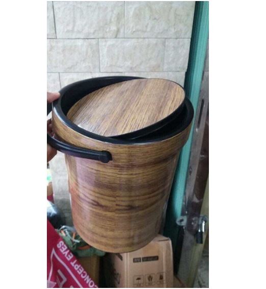 Thùng rác vân gỗ nắp lật thông minh.