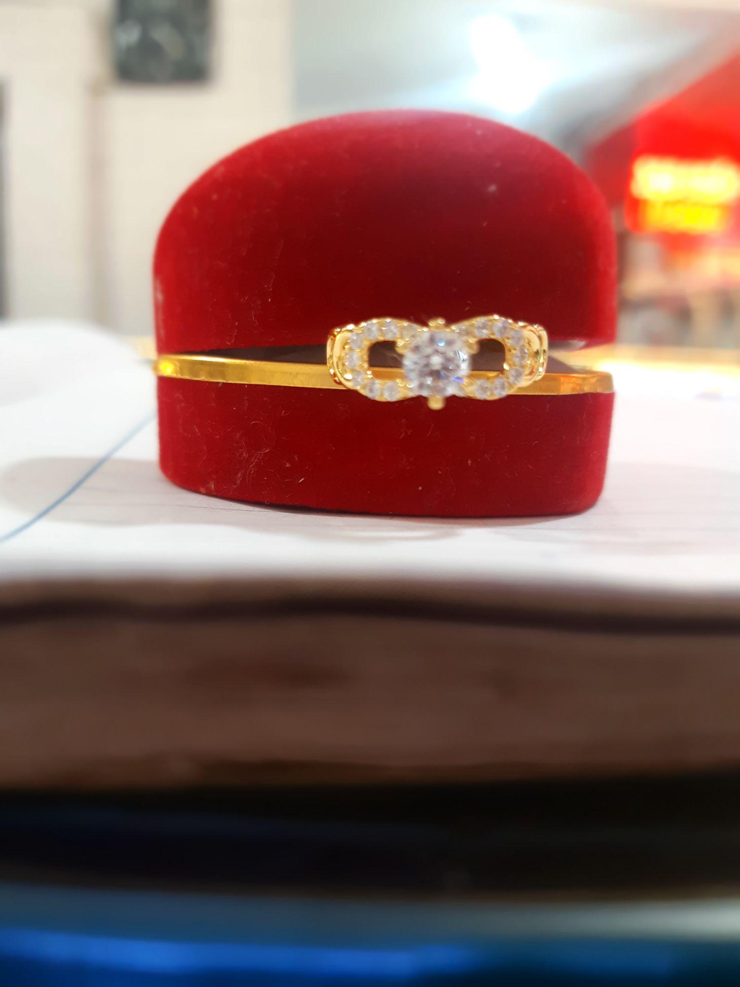 Nhẫn vàng tây đá cao