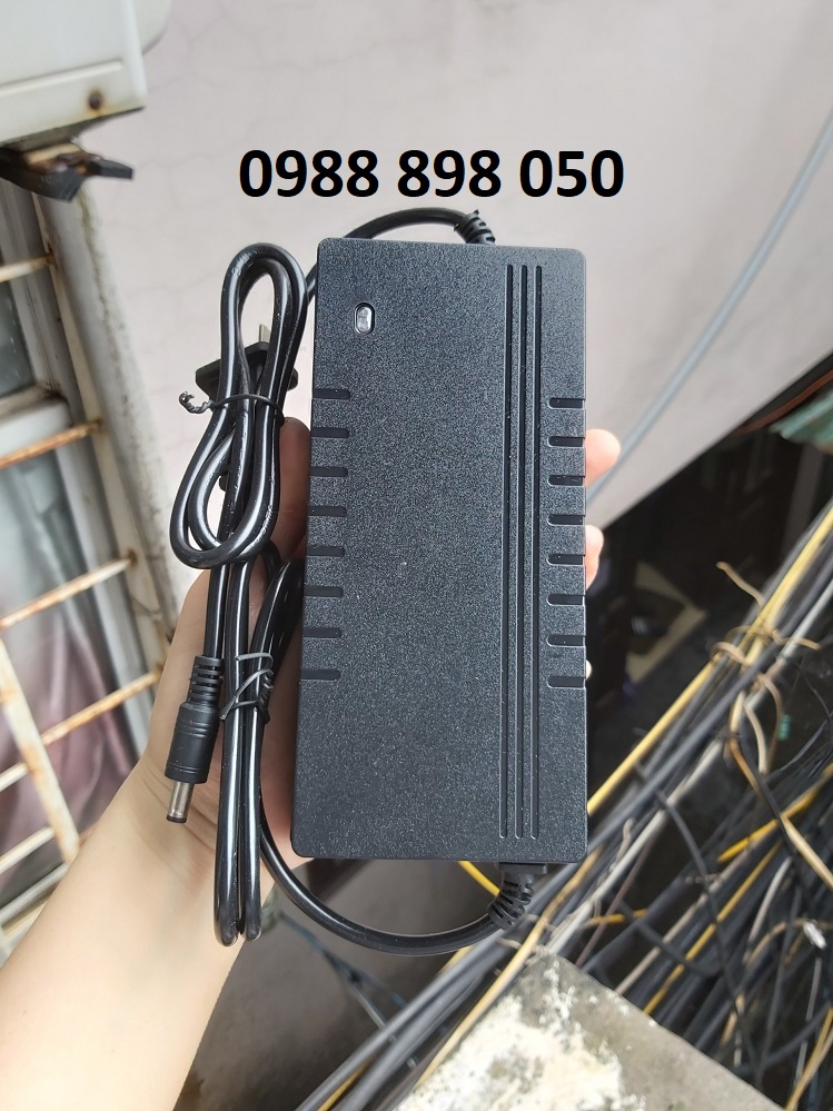 Sạc Pin lithium 36v xe điện chân tròn