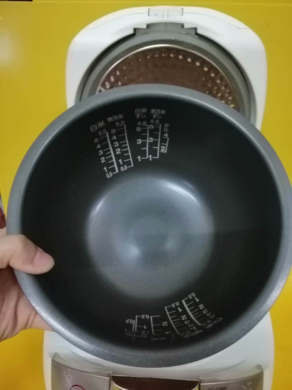 Nồi cơm nội địa Nhật Toshiba RC-10MF (1.0L)