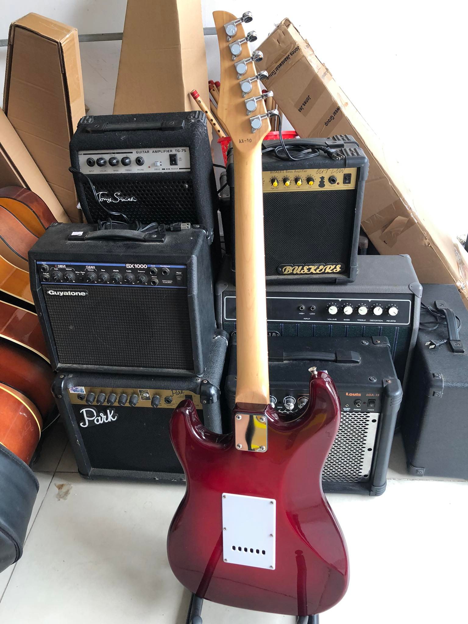 Đàn guitar điện cao cấp có 2 màu