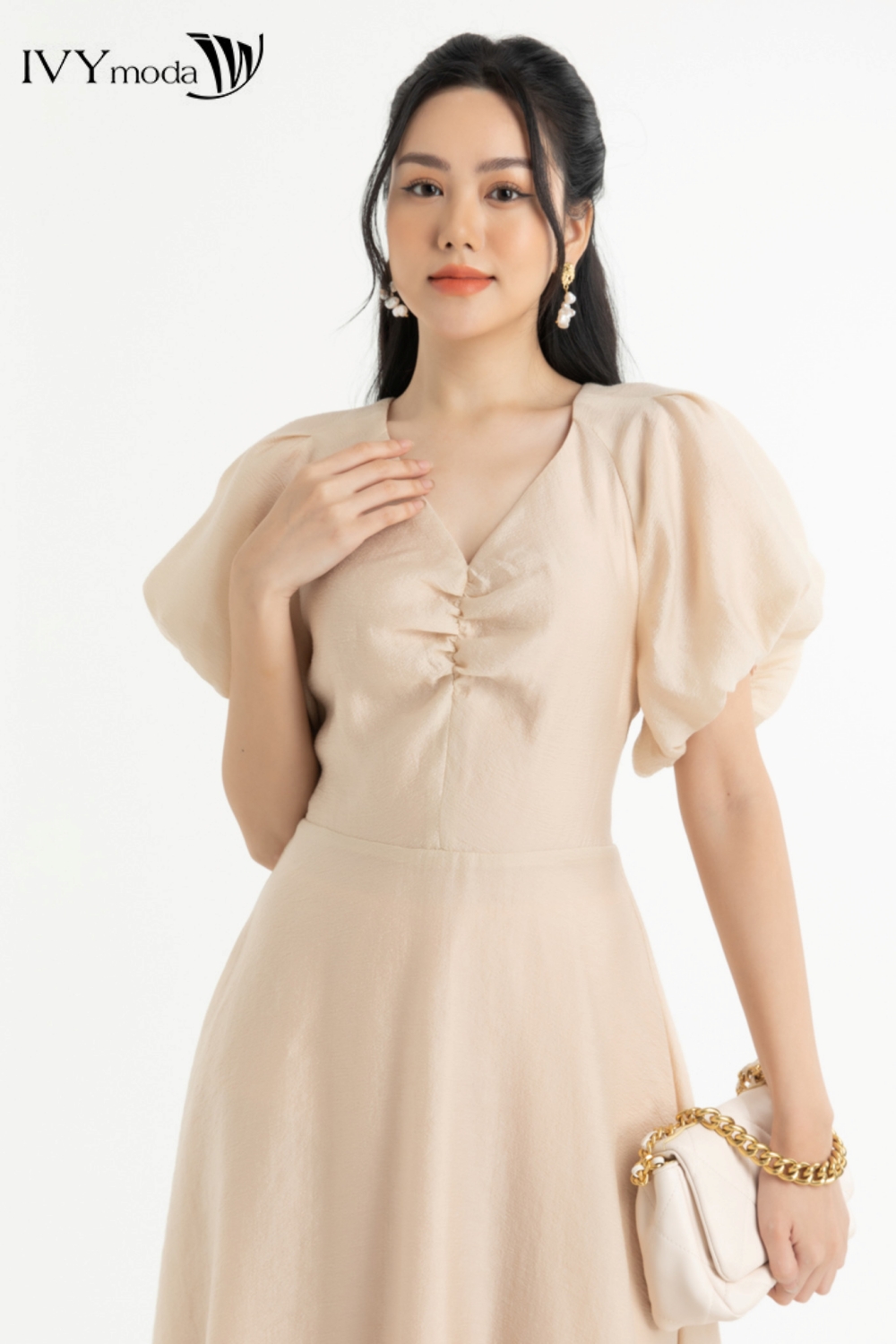 Đầm lụa xòe tay phồng IVY moda MS 48M7589