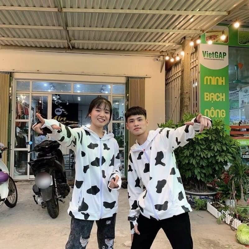 Áo hodies bò sữa chất liệu thun nỉ ngoại mịn màng, có nón bao đẹp
