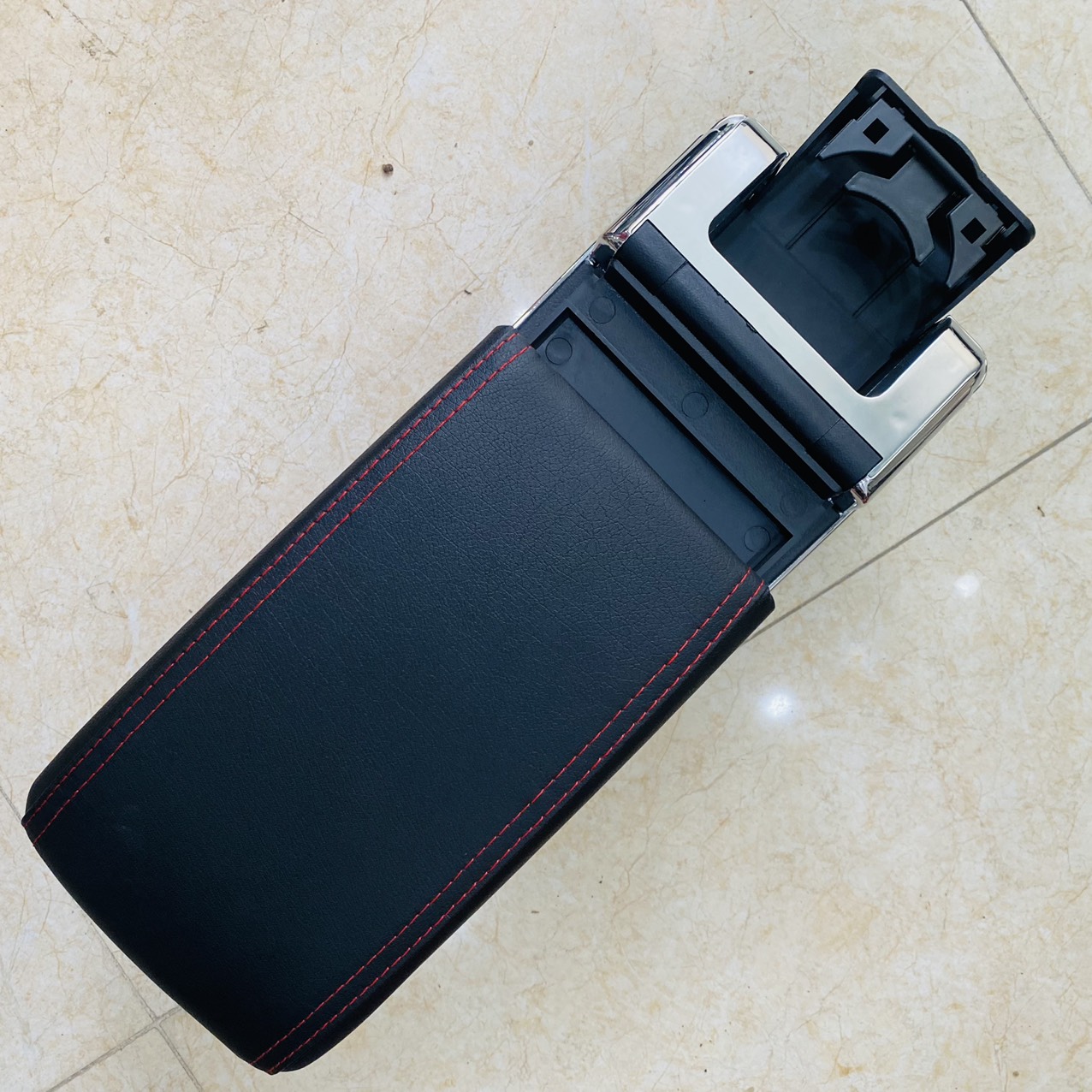 Hộp tỳ tay xe Vios 2014 đến 2023 màu đen, kem M02, có cổng sạc USB, lắp đặt dễ dàng tiện lợi