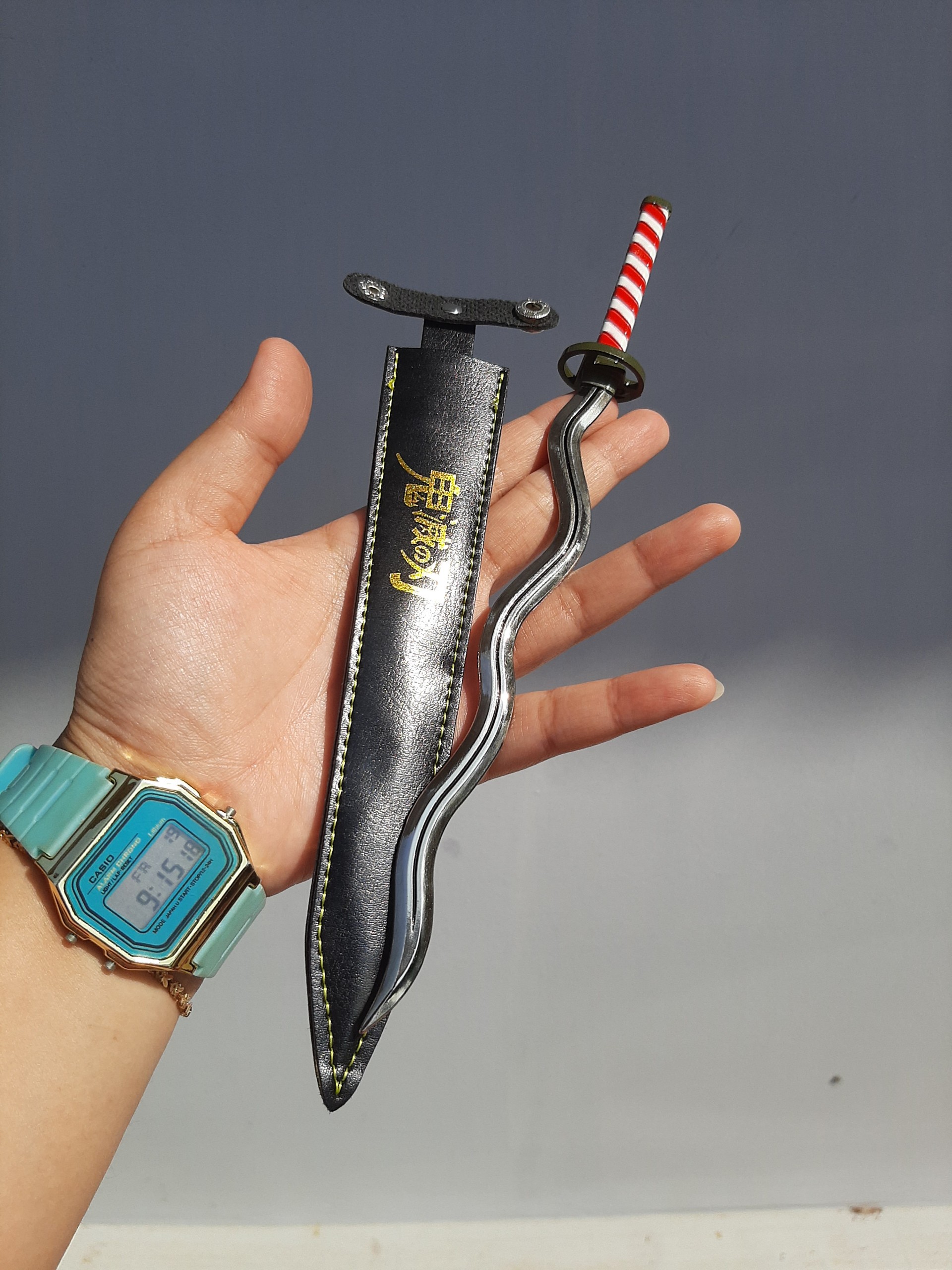 [23cm] Mô hình kiếm Iguro Obanai - Tặng đế kiếm 2 tầng - Hình thật - Xà trụ - Kimetsu no Yaiba - Baystore