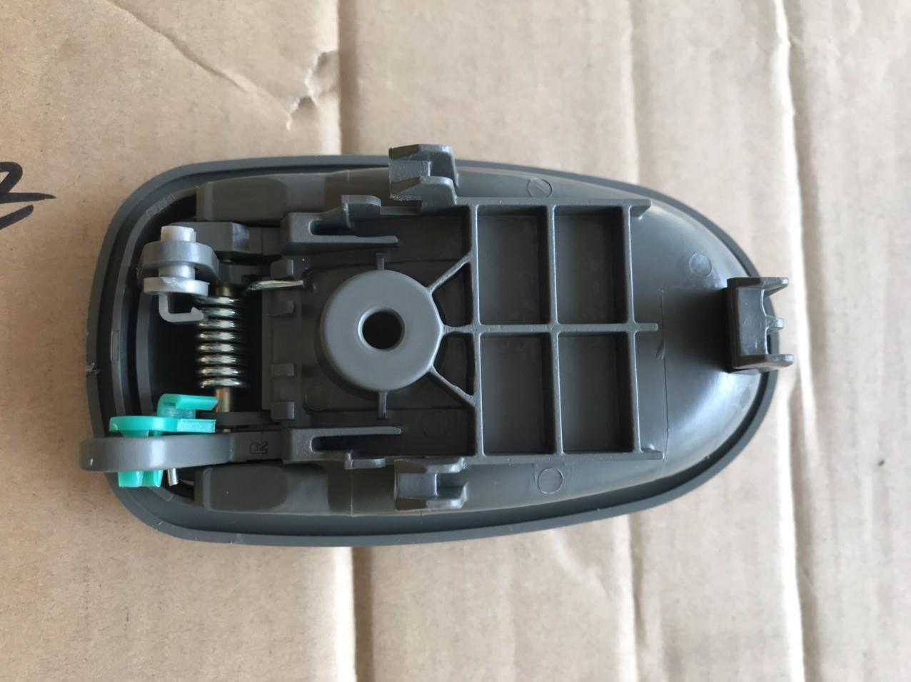 Tay mở cửa Trong Kia Spectra 2002-04