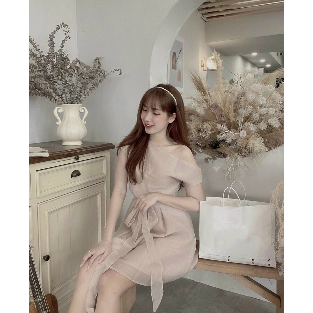 Đầm dạo phố trắng lệch vai thắt nơ eo
