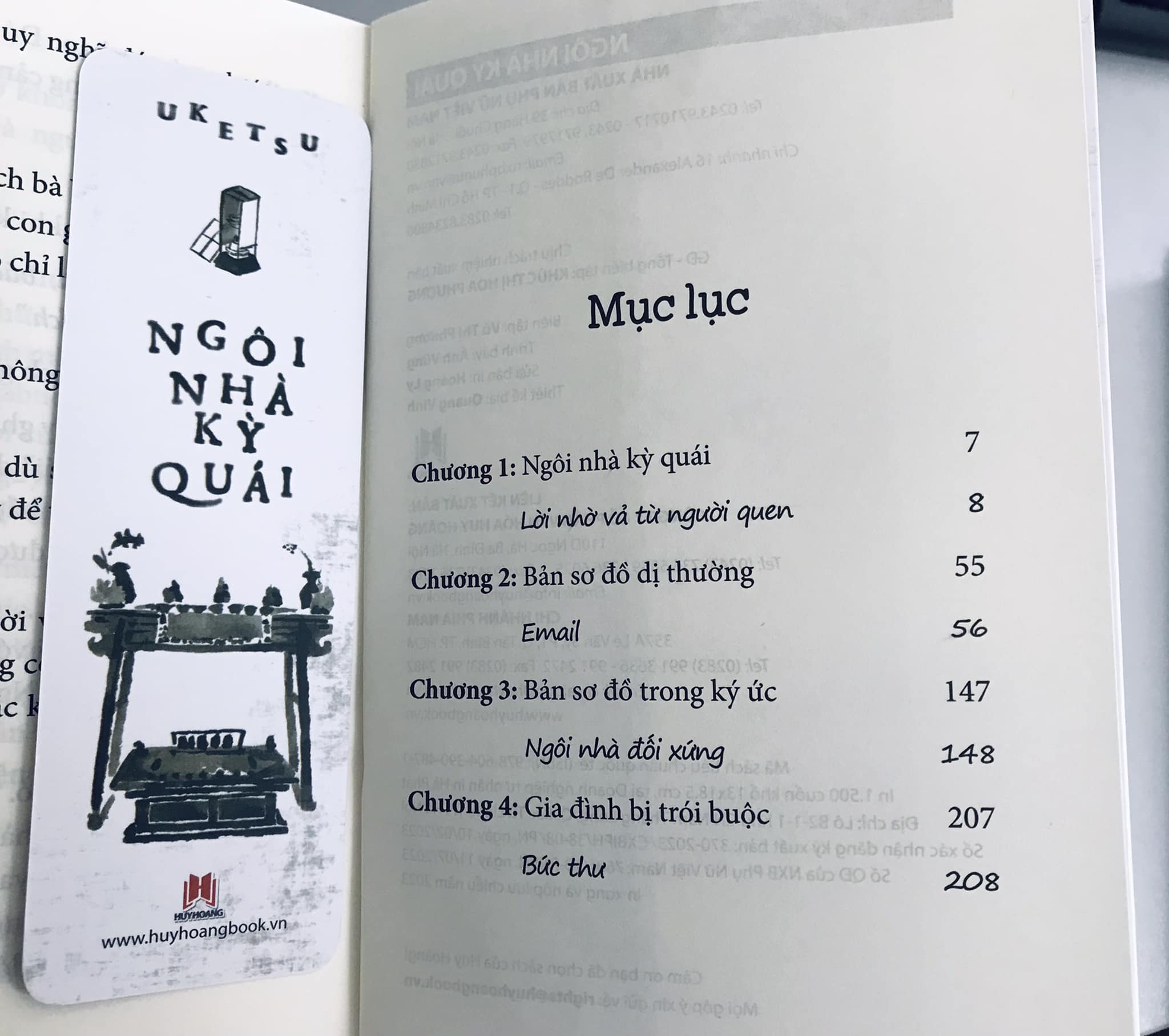 Sách - Ngôi Nhà Kỳ Quái - Uketsu