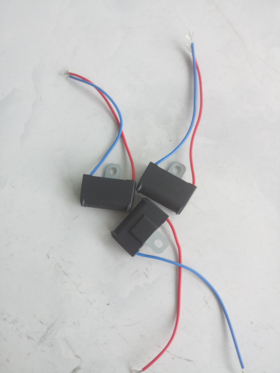 tụ quạt điện 2uF ,400 V / 50 hz