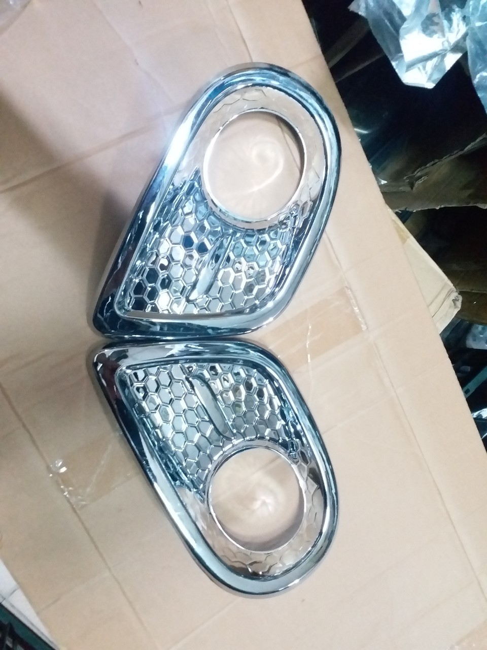 Bộ ốp viền đèn gầm xe Fortuner 2009-2011