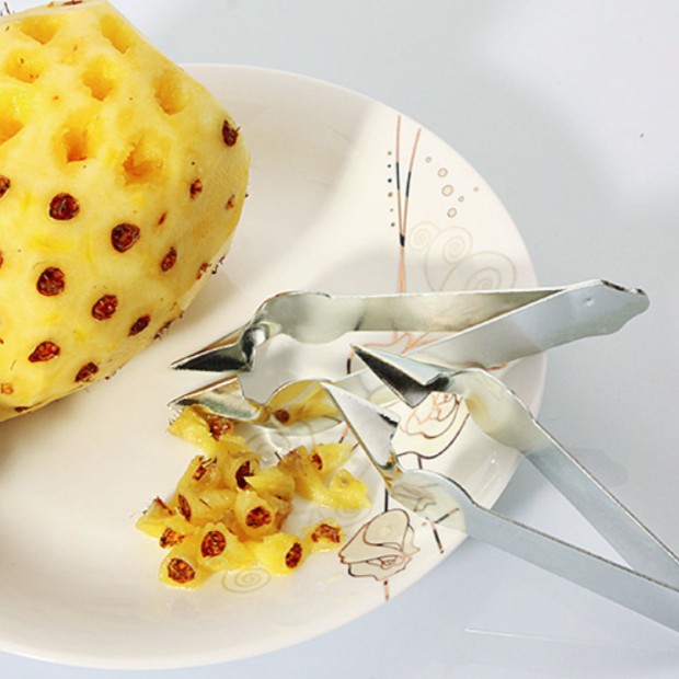 Gắp mắt thơm khóm dứa