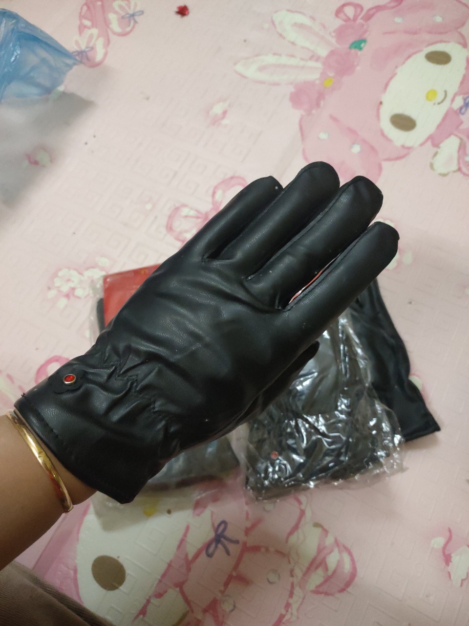 Gang tay da nữ
