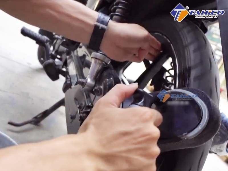 [HCM]Dung dịch quét bóng lốp xe Ventek 1Lít