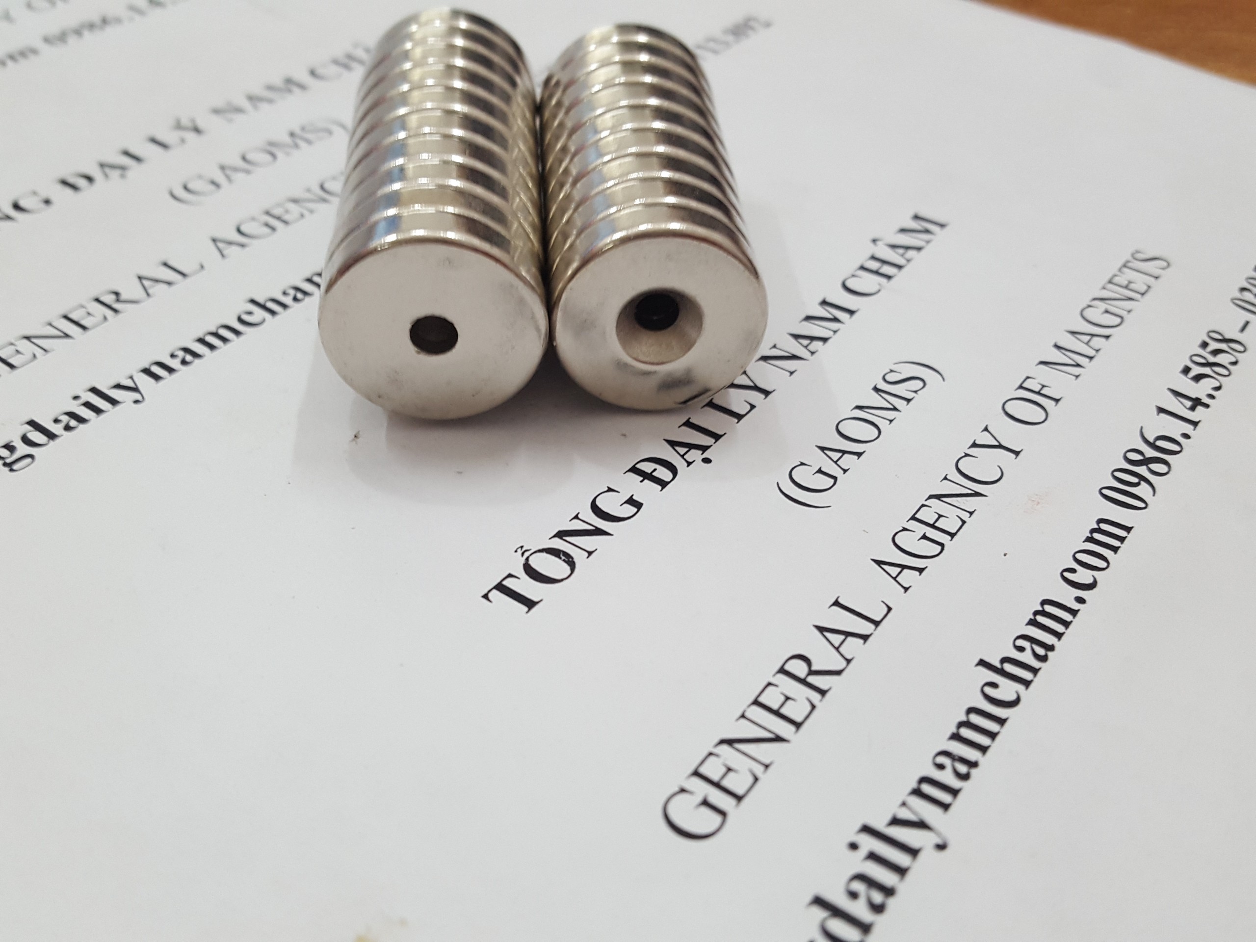 5 viên nam châm 20x5mm có lỗ vát bắt vít