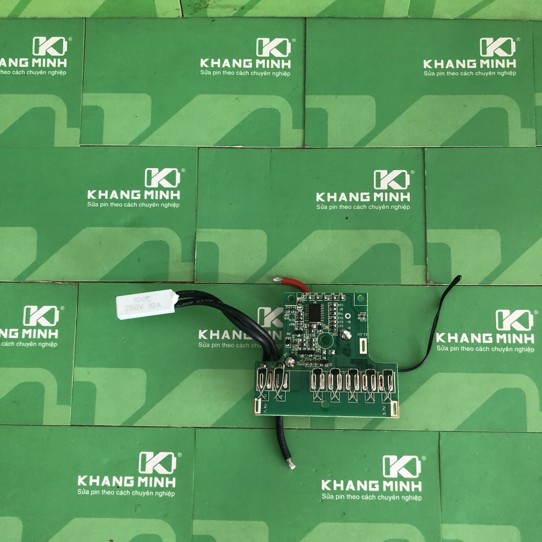 Vỏ mạch Hitachi 14.4V 4S - 2P Led báo pin, vỏ 2 hàng lắp 8 cell 18650