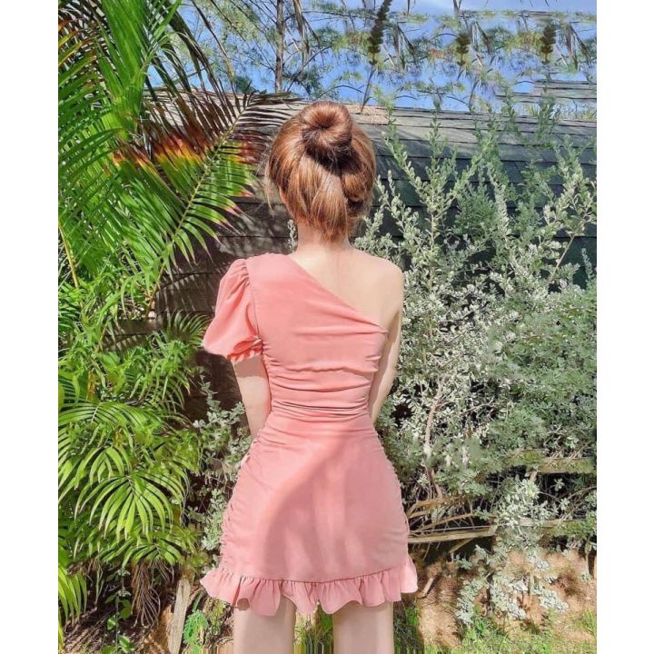 Đầm lệch vai hồng chất đũi
