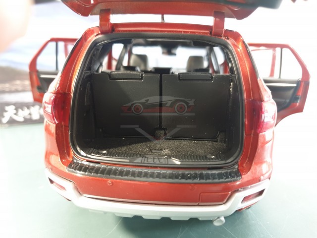 [HCM]Xe mô hình Ford Everest tỉ lệ 1:18