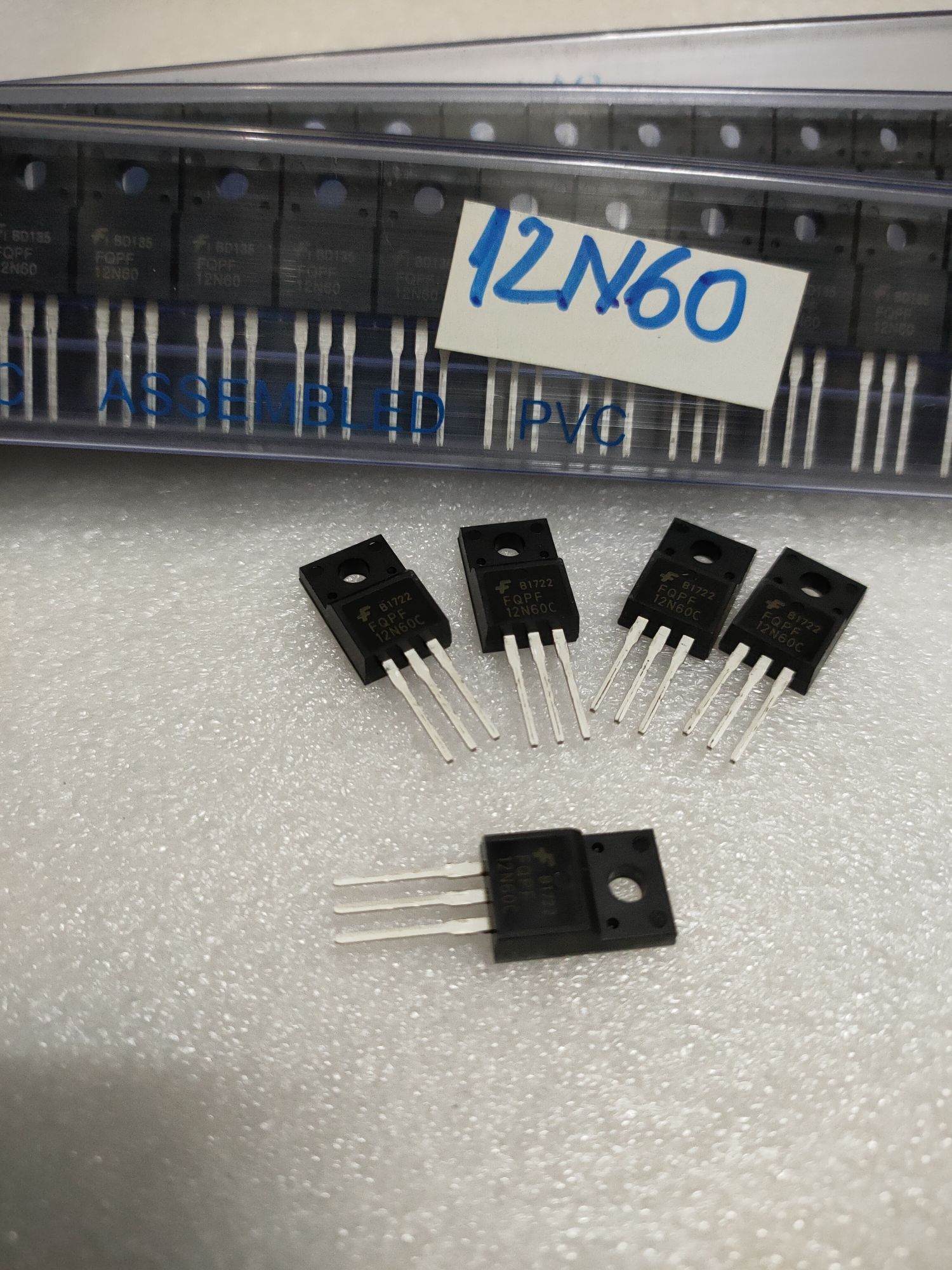 5 Con MOSFET 12N60