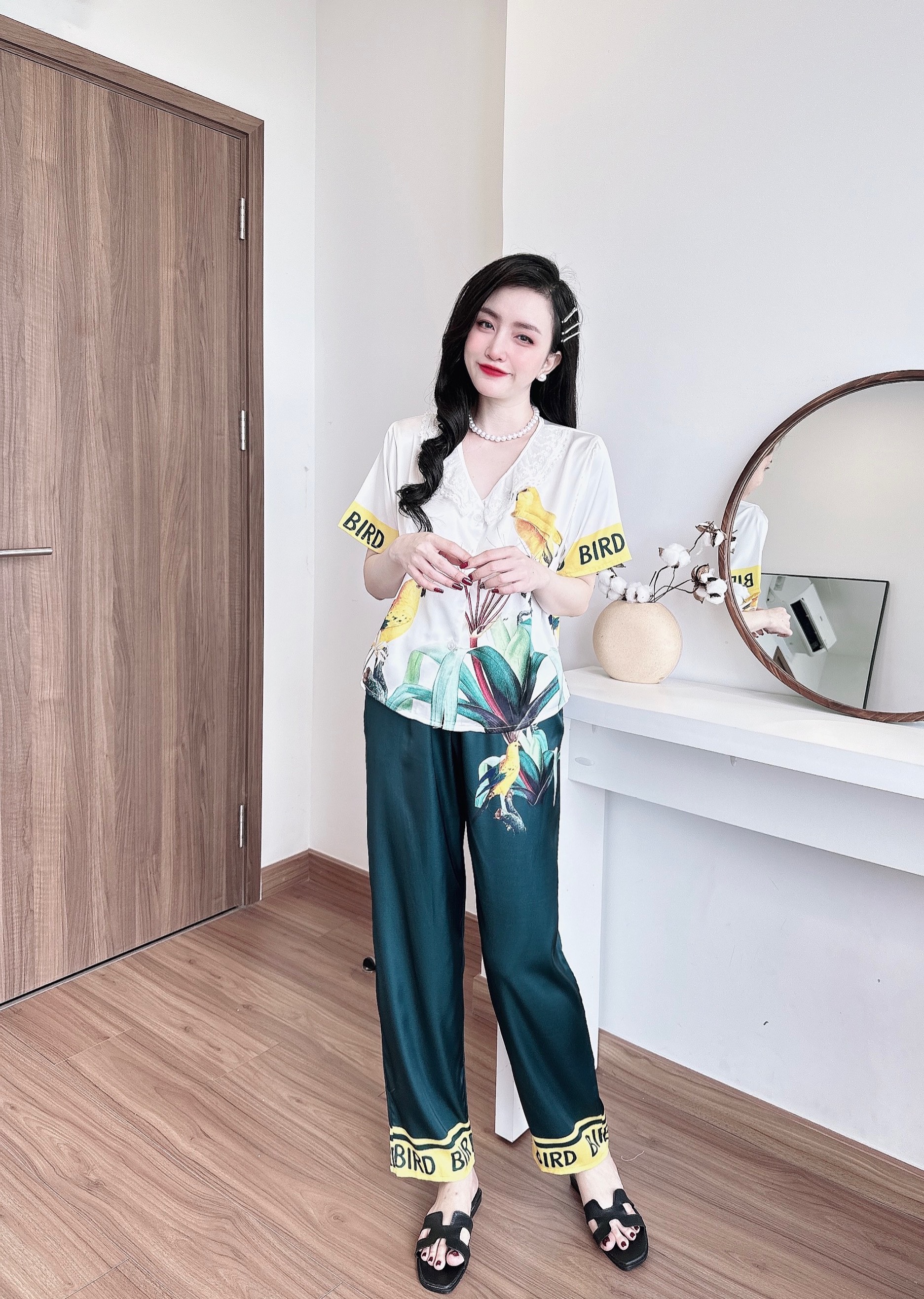 BỘ LỤA TAY NGẮN QUẦN DÀI CỔ PHỐI REN ĐẸP
