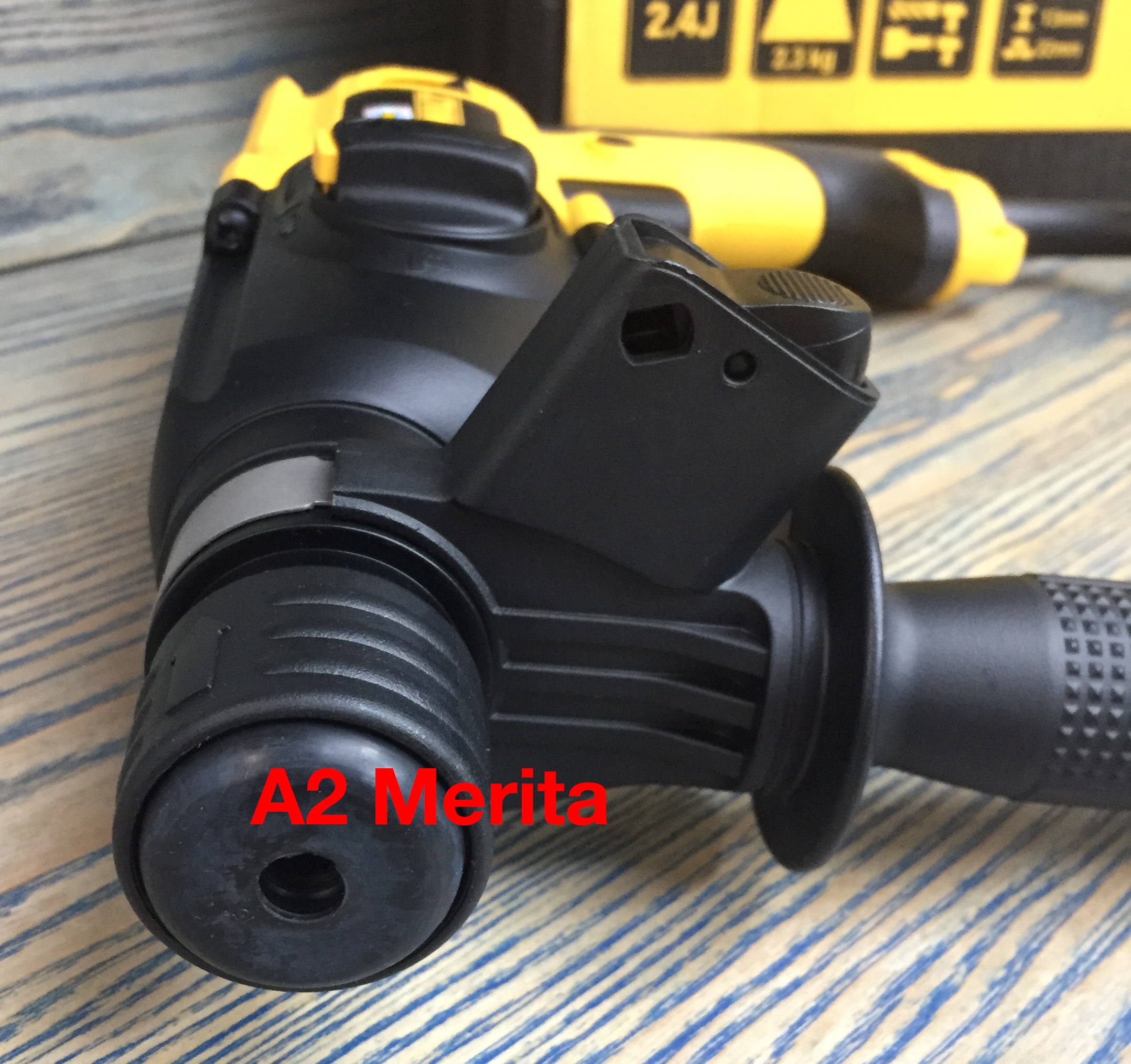 Máy Khoan 3 Chức năng  650W  DeWalt D25013K (Tặng kèm 3 mũi khoan beton)