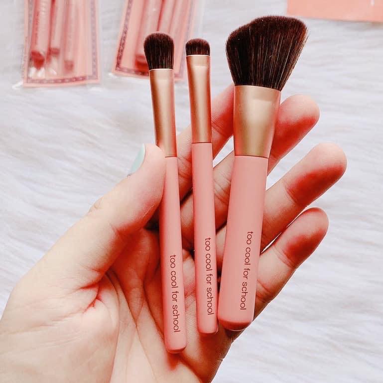 Bộ Cọ Trang Điểm Too Cool For School Make Up Brush Kit
