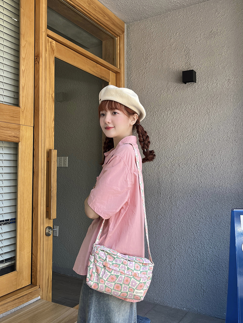 Túi đeo chéo màu kem in hình - Layla CrossBag