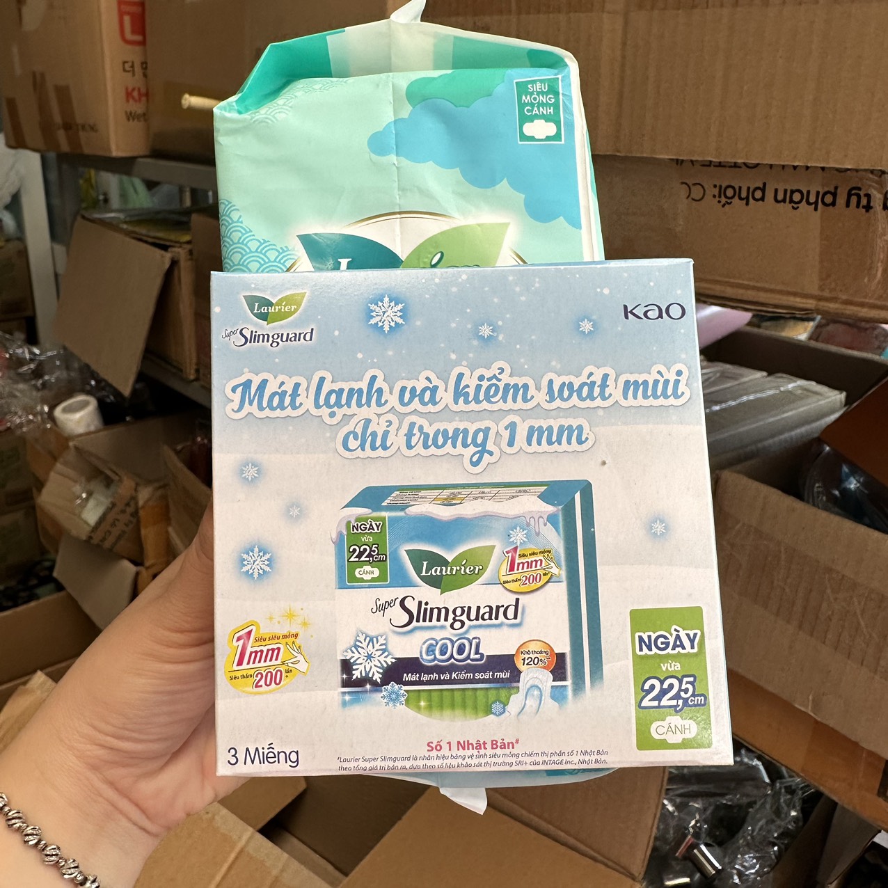[HCM][ MỊN - THẤM HÚT TỐT] Băng vệ sinh Laurier Siêu mỏng 20 miếng/ bịch