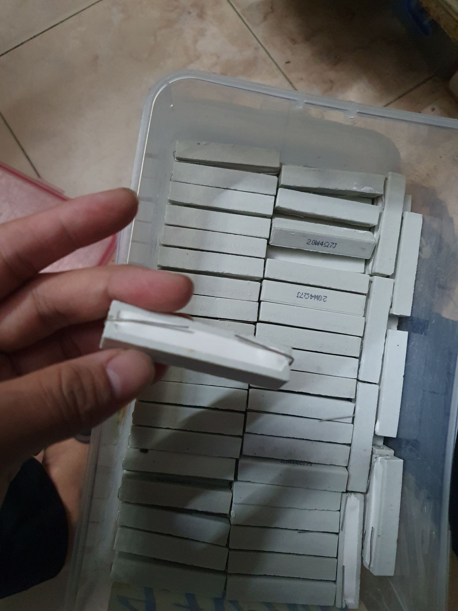 5 con trở sứ 4,7 ôm 20w