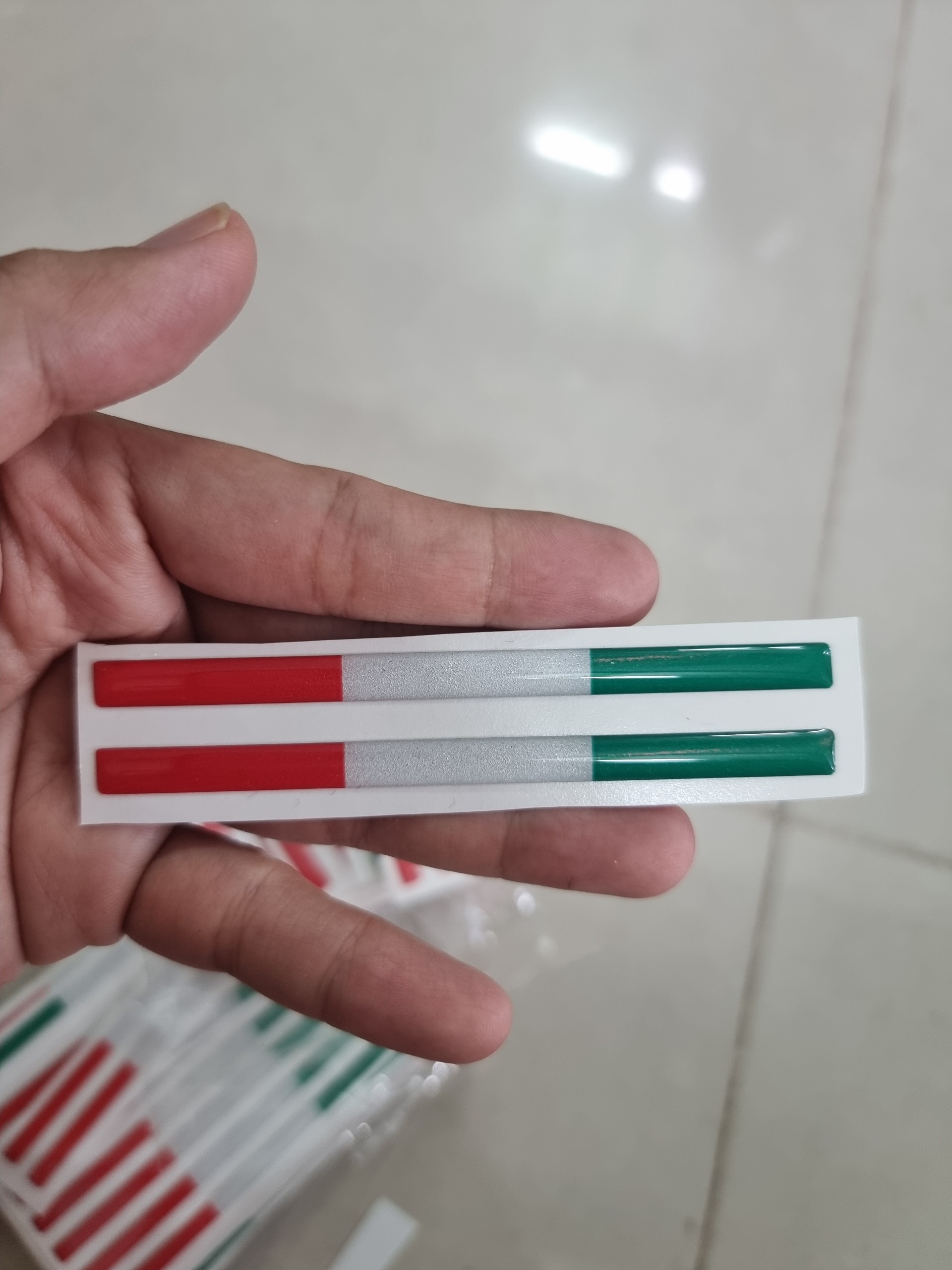Tem logo cờ ý phản quang nổi
