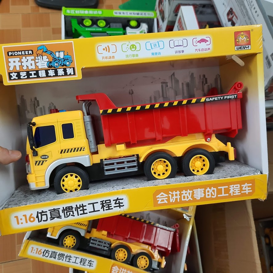 Ô tô tải đồ chơi trẻ em xe chạy đà tỉ lệ 1:16 có âm thanh và đèn