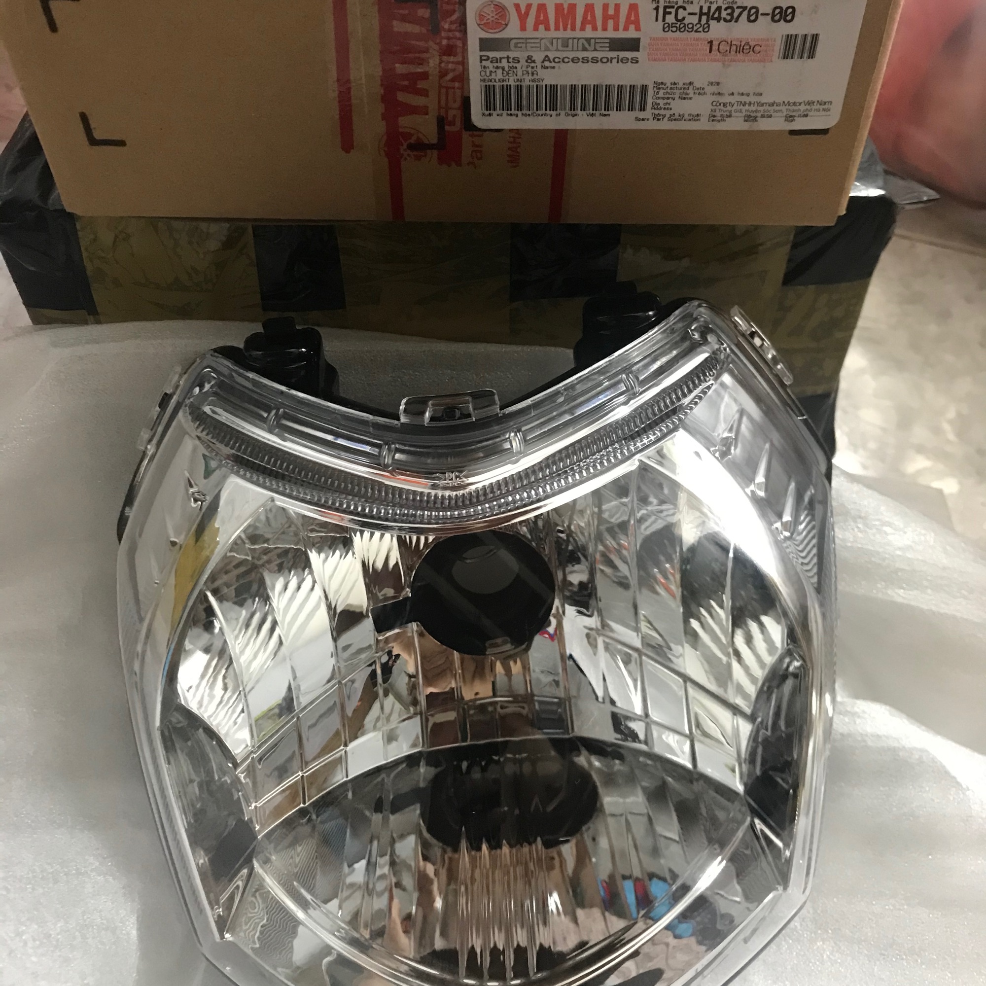 Pha đèn trước ( choá đèn) xe Sirius Fi hãng Yamaha