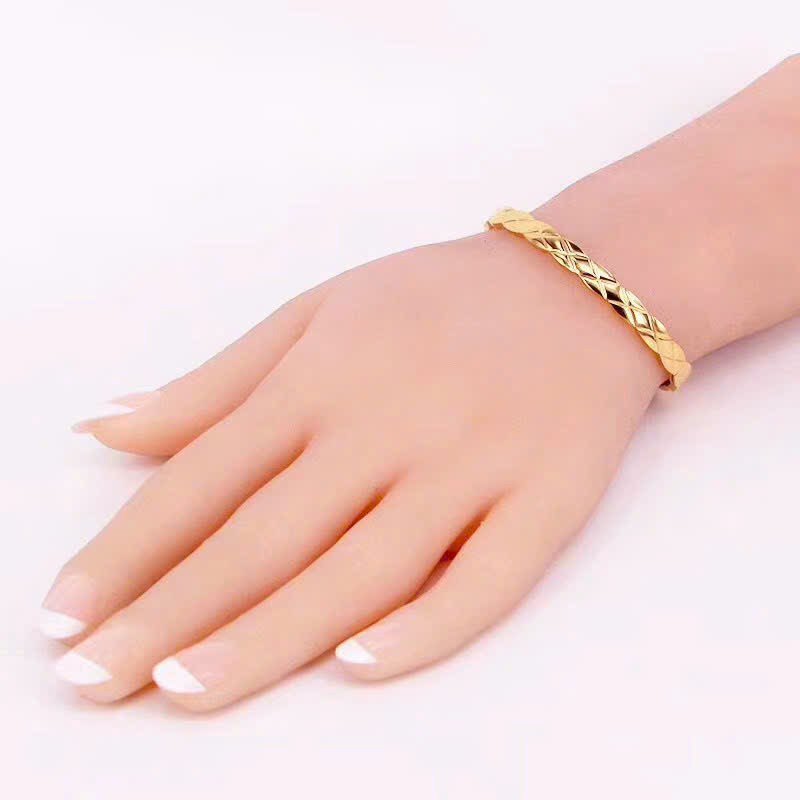 VÒNG TAY TITAN CHẠM KIỂU