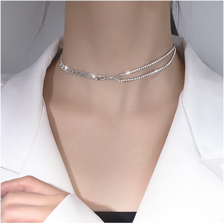 Dây chuyền choker không đối xứng cá tính