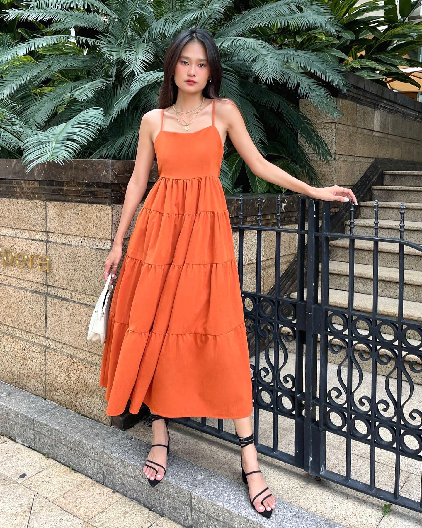 [Nhập mã LAZFASHION34-giảm 15% tối đa 99k/600k]SAP-Đầm dài 2 dây hở lưng nữ tính volca