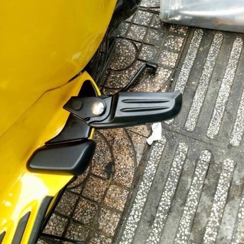 Gác chân nút bật Vespa Sprint Prima