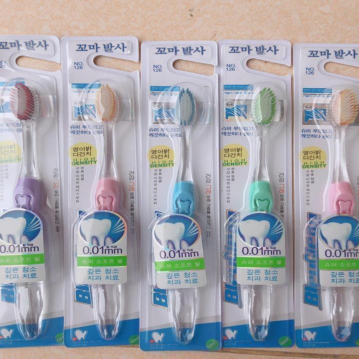 XẢ KHO GIÁ GỐC - Bàn chải đánh răng ngươi lớn Hàn Quốc siêu mềm, lông bàn chải siêu nhỏ len lỏi vào kẽ răng giúp làm sạch sâu, nhiều màu lựa chọn cho cả gia đình